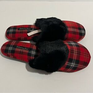 NWT Victoria’s Secret Plaid Slippers (Size M 7–8)